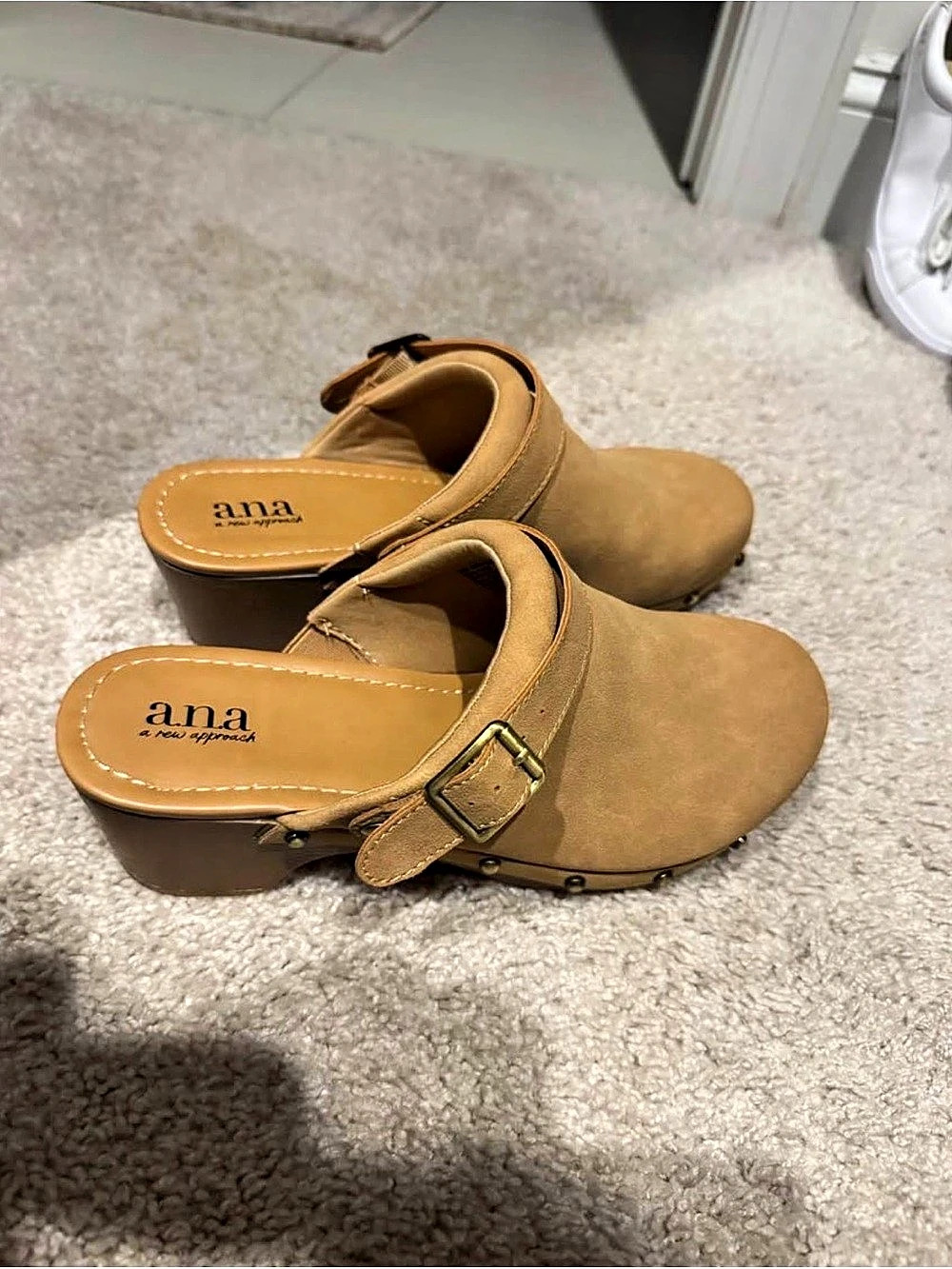 A.n.a Women's Brown Clogs